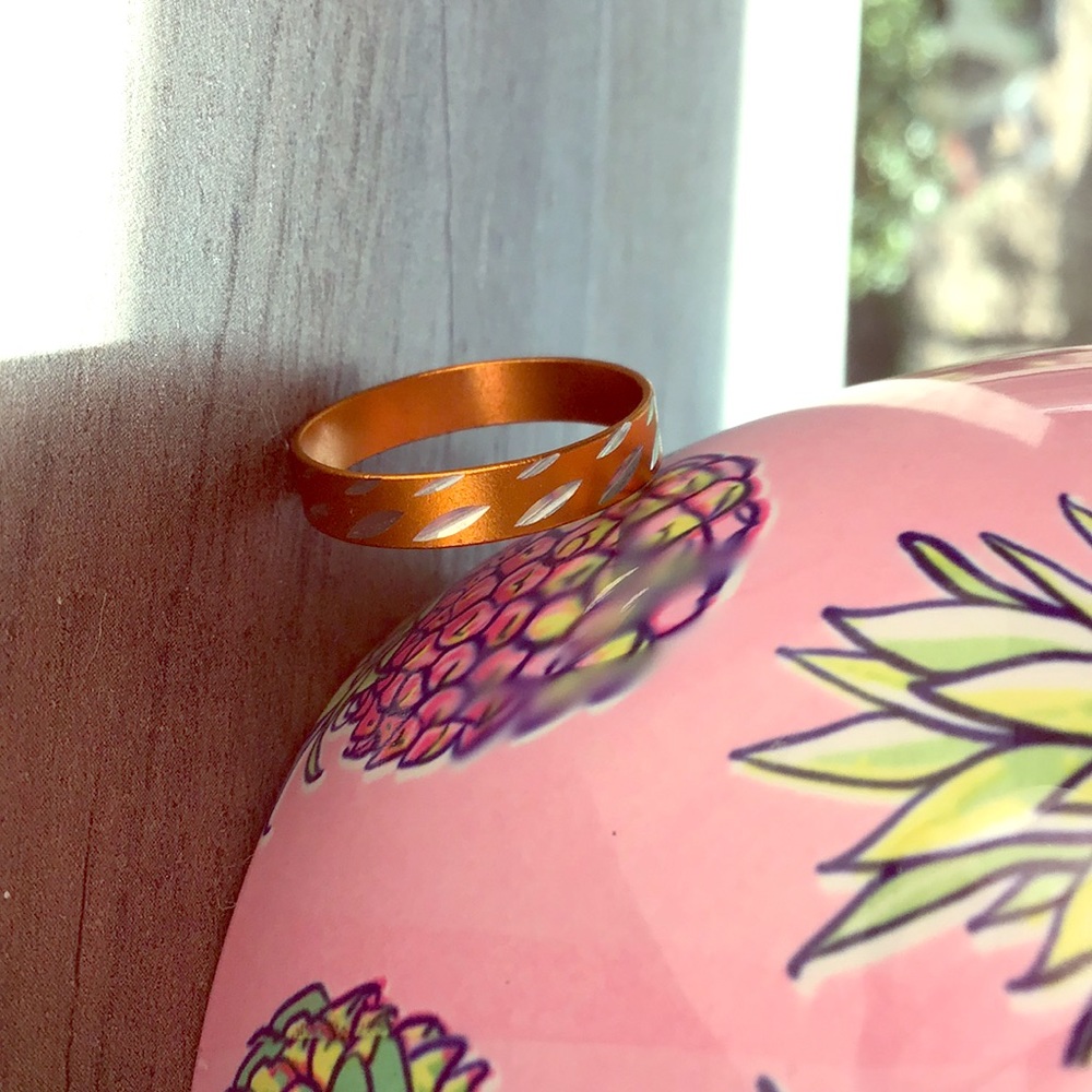 Fake gold ring with silver cut-outs